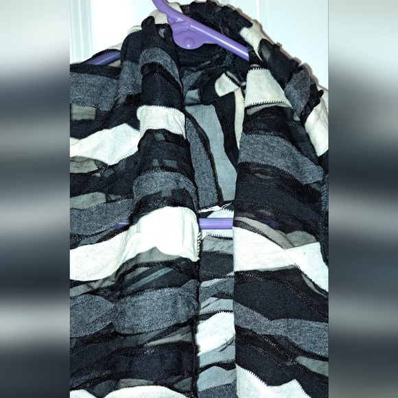 Camille and Co. Cape like Jacket Size Large. Black and white - Picture 3 of 6